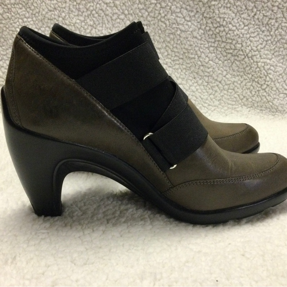 NWOB Aerosoles Cypress Leather Ankle Bootie - Picture 4 of 10